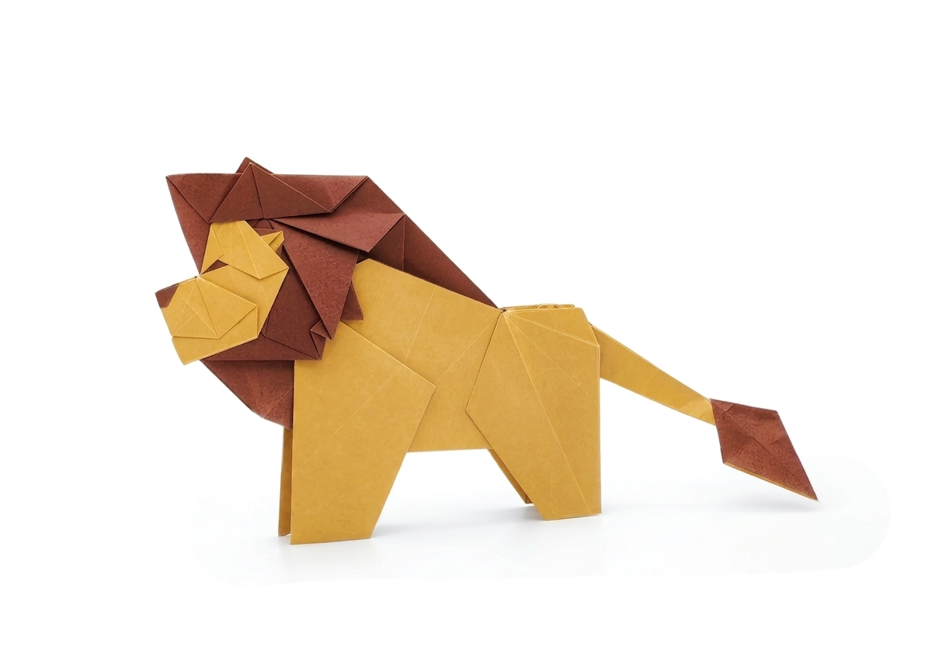 Origami Lion designed by Li Qingquan / 李清泉, folded by Li Qingquan / 李清泉, using Duo Extra Large paper