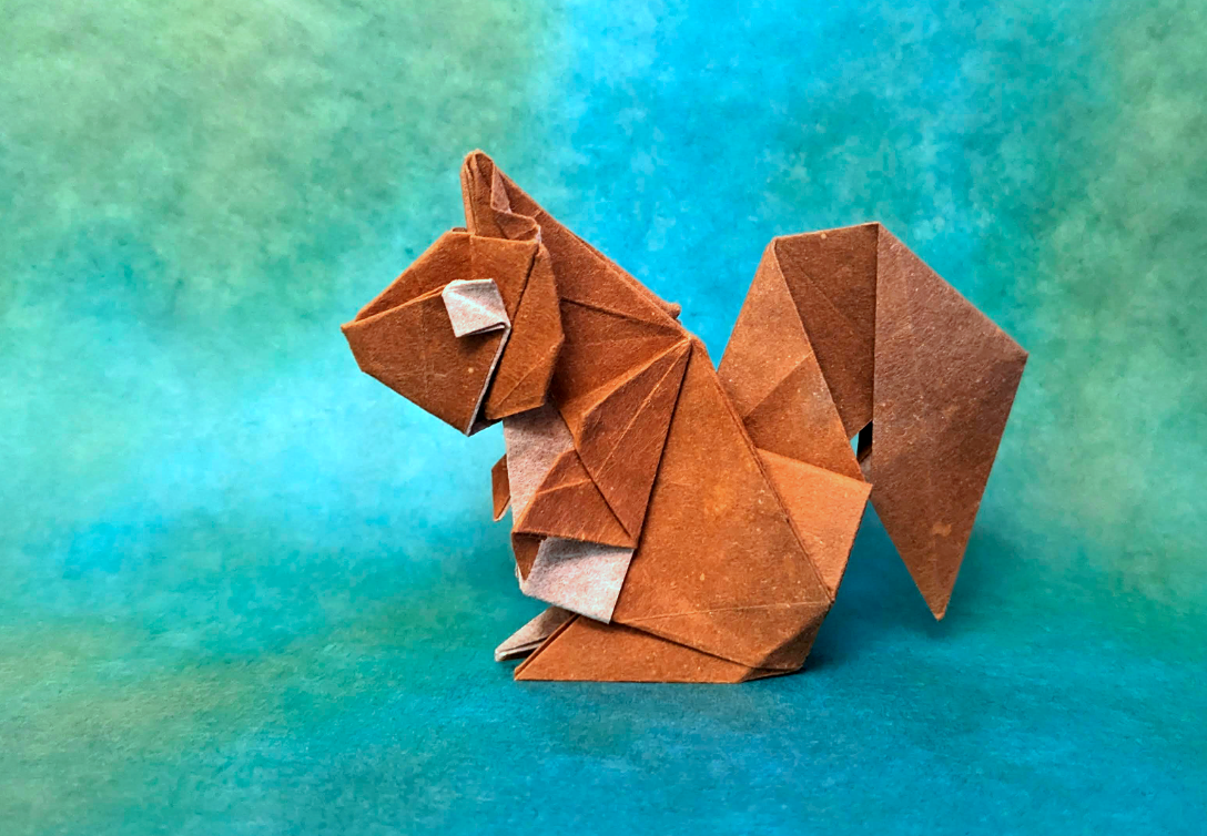 Origami Squirrel designed by Syn / Jiahui Li, folded by TERRY Nicolas, using Luminous Thai paper (#22 WHITE / BROWN)