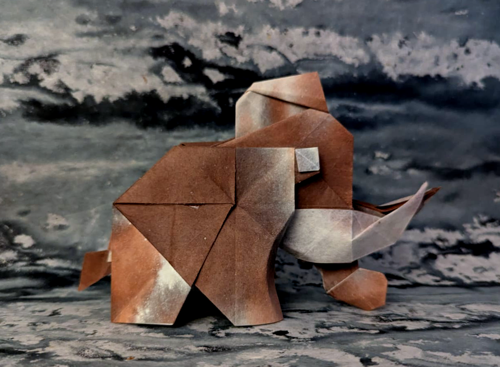Origami Mammoth designed by Syn / Jiahui Li, folded by TERRY Nicolas, using Luminous Thai paper (#17 WHITE / BROWN WHITE)