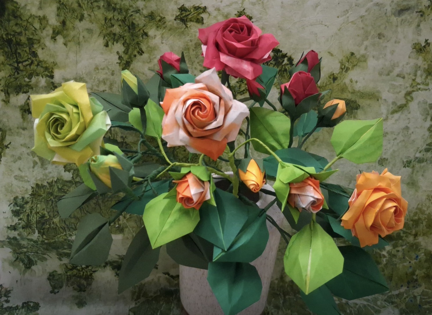 Origami Roses designed by Sato Naomiki, folded by AZAIS Maeva, using Luminous Thai paper