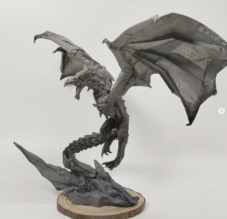 Origami Alduin designed by Satoshi Kamiya, folded by Phan Lạc Vanh, using Wenzhou paper