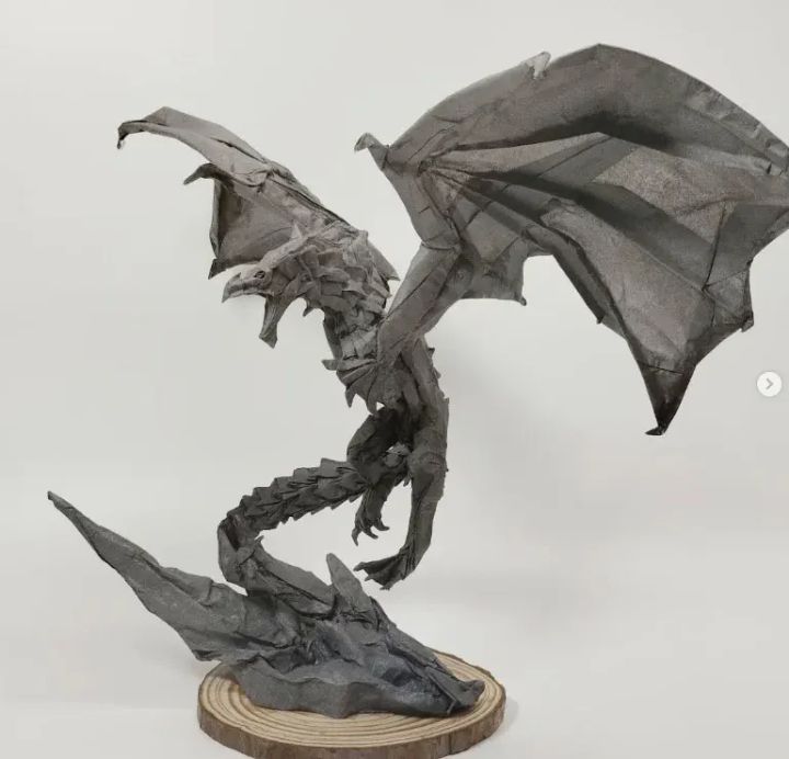 Origami Alduin designed by Kamiya Satoshi, folded by Phan Lạc Vanh, using Wenzhou paper