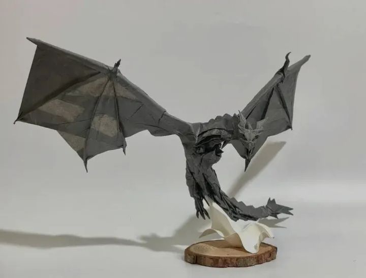 Origami Alduin designed by Kamiya Satoshi, folded by Phan Lạc Vanh, using Wenzhou paper